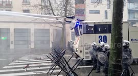 Protesting farmers driving tractors met with police roadblock in Brussels