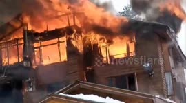 Tourists thrown snowballs in attempt to extinguish hotel fire at ski resort in northern India