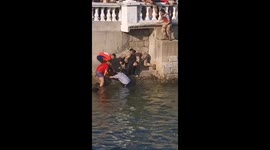 Brave navy soldiers rescue man drowning in sea