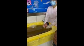Cute: Chinese Nurse Comforts Fearful Baby During Bath
