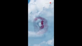 2024 Singapore Airshow: Jets paint the sky with beautiful trails while streaking through it