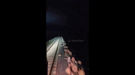 Tren cruzando laguna Picasa con tormenta eléctrica en la provincia de santa fe