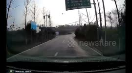 Terrifying moment rescue helicopter crashes in central China, injuring 2