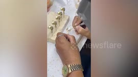 Shop paints earphones with custom gold designs in Bangkok