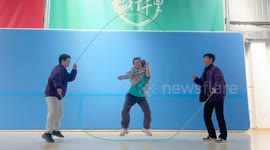 Talented Chinese girl stuns spectators with mesmerising blend of rope skipping and street dance