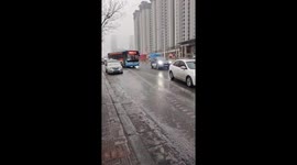 Truck accident in Shanxi, China: slippery roads lead to chaos