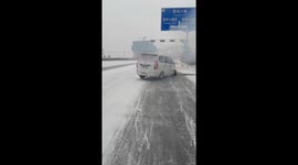 Heroic parent saves unconscious driver from burning van in northern China