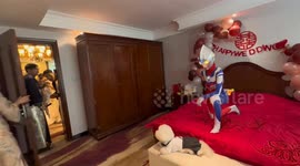 Chinese groom surprised by Ultraman-attired bride