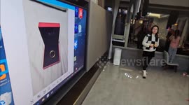 An original way to give a gift in Anhui, China