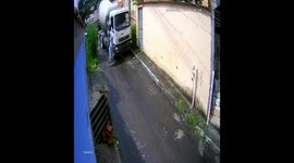 Runaway Truck Rolls Down Street After Owner Forgets Handbrake