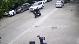 Man drops bike and runs in fear as firecrackers he carries suddenly explode