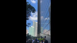 Man climbs Makati skyscraper without safety gear