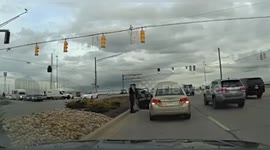 Police Officer Single-Handedly Pushes Stranded Car to Safety in Fishers, IN, USA