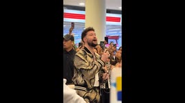 British singer Calum Scott surprises fans with karaoke performance at mall