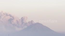 The Mr. Popocatepetl still opening their mouth. It happens almos every day.
