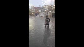Heroic act: police officer saves dog during storm in Argentina