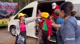 Heartwarming moment blind schoolchildren visit forest for first time