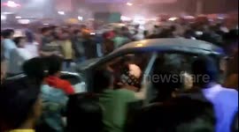 'Drunk' taxi driver beaten and handed to police by locals after speeding through Indian market killing 1