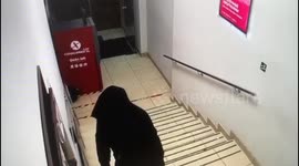 Attempted bank robbery in St. Petersburg with pepper spray and pistol