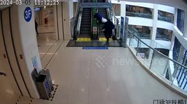 Quick-thinking firefighter saves elderly man from escalator mishap at Chinese hospital