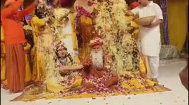 This is a special kind of Holi of Mathura. This type of Holi is played here since the time of Lord Krishna. Crores of his devotees play Holi of flowers with the Lord.