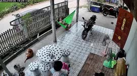 Mother and baby falls with hammock when rope snaps