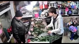 Man threatens flower shop worker with pistol in Buzuluk, Russia