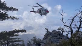 Helicopter winches two injured ground rescuers to safety in California