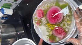 Baker makes beautiful 3D-like cake