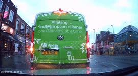 DASHCAM - Impatient DPD Van Driver drives on pavement, undertaking vehicles, to gain access to slip road.