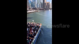 US: Chicago River Dyed Green To Celebrate St. Patrick’s Day 5