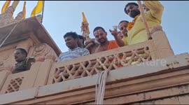 World famous Holi of Laddus, you would not have seen such Holi anywhere in your life. People come not only from India but also from abroad to see this Holi of Mathura.