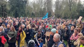 Hundreds gather at Lord Bathurst's estate to protest at first entry fees in 300 years