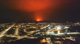 Iceland volcano: Sky glows orange as lava streams towards evacuated Grindavik again