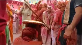 This is the world famous Lathmar Holi of Barsana village of Mathura district. This tradition has been going on since the time of Lord Krishna