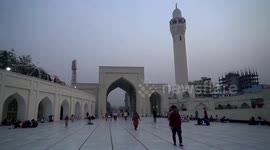 Bangladesh's grand mosque hosts mass Iftar