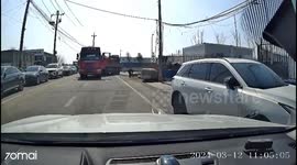 Chinese motorist help retrieve woman's dropped phone, snatched by truck driver