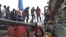 Over 400 Bangladeshis visit China-constructed dredging project