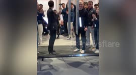 Apple CEO Tim Cook opens new shop in China