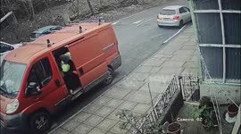 Terrifying moment man is 'kidnapped' and thrown in van in broad daylight