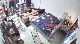 DIY fail as stepladders collapse as dad fixes light