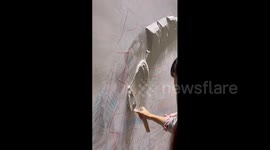 Talented Artist Crafts Spectacular Great Wall Relief Sculpture in Guangdong, China