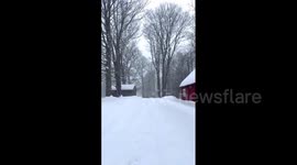 US: Winter Storm Warnings Issued As Heavy Snow Falls Across New England 3