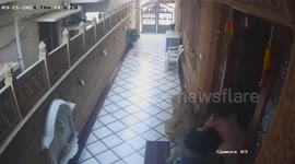 Mother and daughter fight off burglars in India