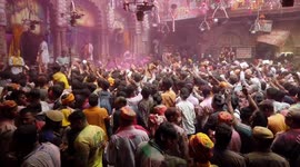Hundreds of Devotees throng Vrindavan Temple to participate in Holi celebrations