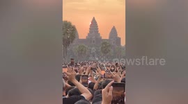 Spectacular spring equinox at Angkor Wat draws 10,000 tourists