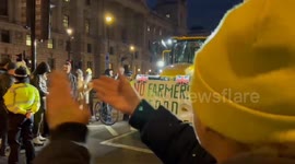 UK: Farmers Descend On London In Tractors Protesting Over Farm Goods Trade Deals 4