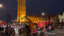 UK: Farmers Descend On London In Tractors Protesting Over Farm Goods Trade Deals 3