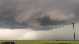 Awe-inspiring rotating wall cloud forms over Kansas, USA