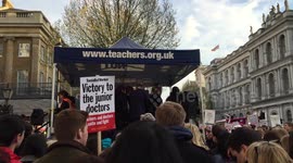 NHS Choir serenades crowds at Junior Doctors support rally